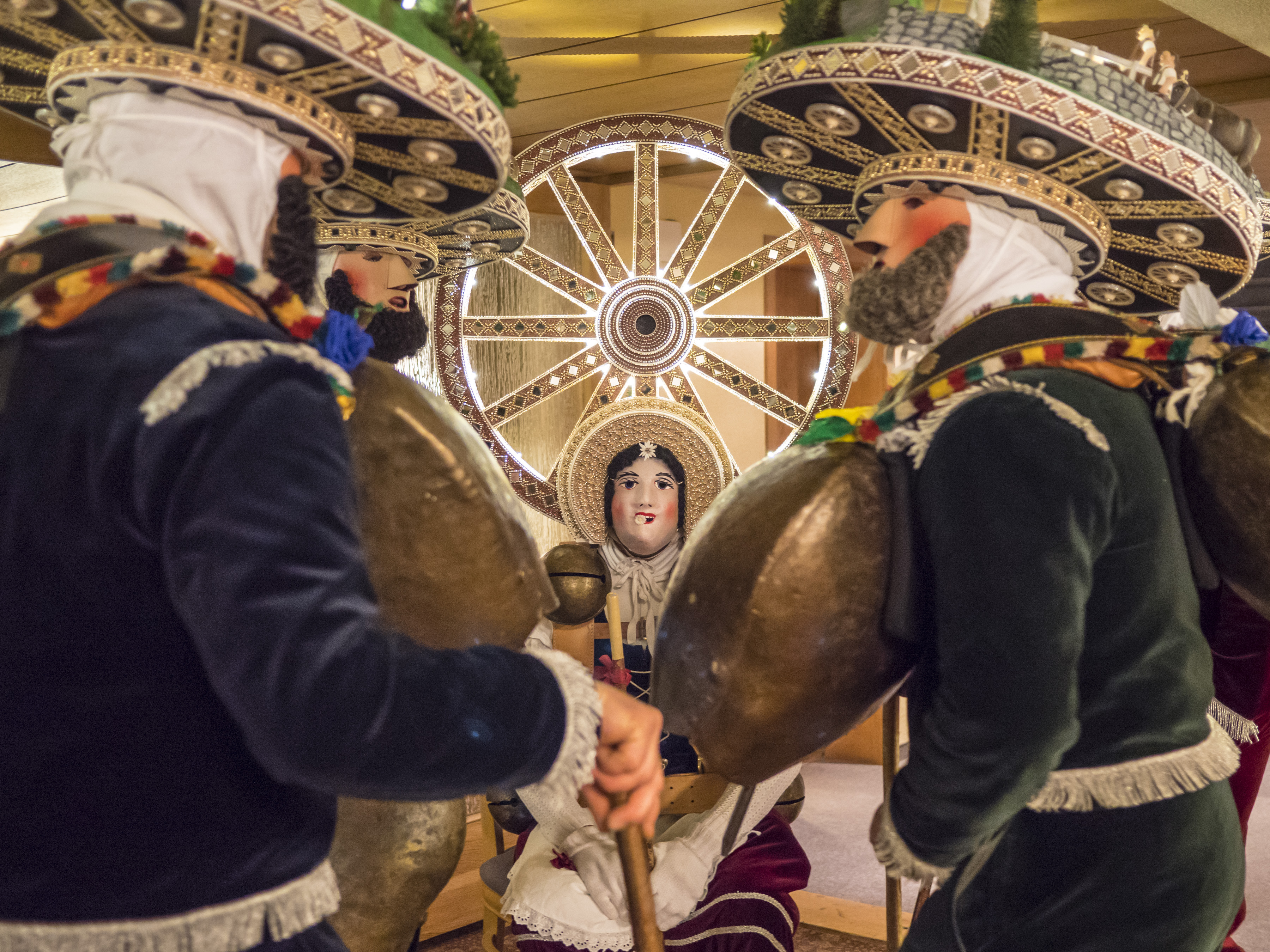 Chlausenschuppel abends in der Gaststube